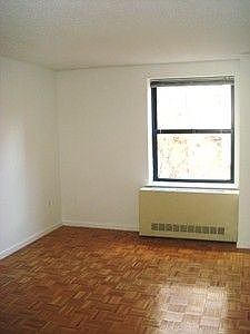 3rd image of 225 E 6th St APT 1g