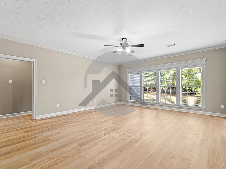 3005 Plateau Dr — Photo 2