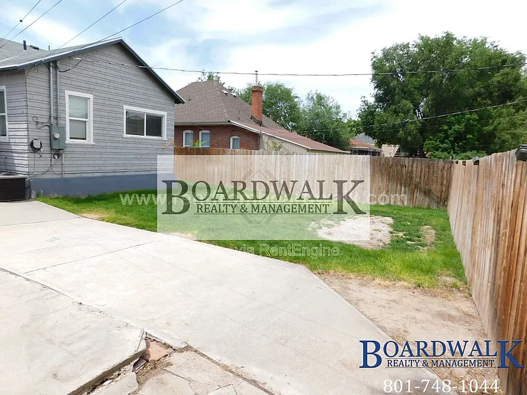 657 E Warnock Ave — Photo 5