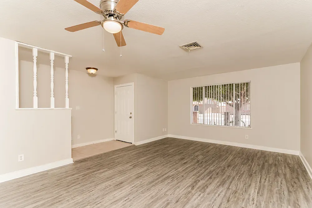 4 bed, 1882 sqft, $1,600 — Photo 2