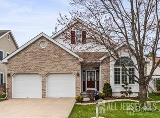 31 Sherwood Dr, Monroe Township, NJ 08831