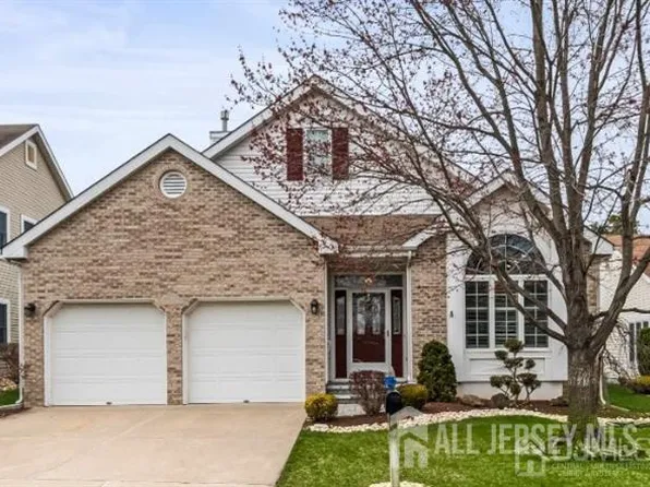 31 Sherwood Dr, Monroe Township, NJ 08831