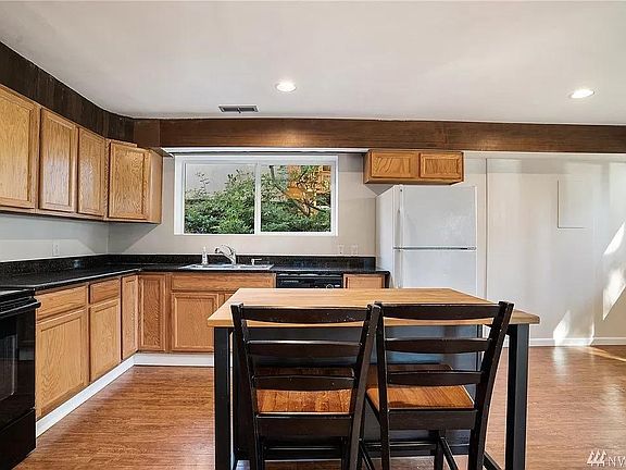 2nd image of 16830 NE 9th Pl