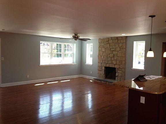 Living Room/ Fireplace