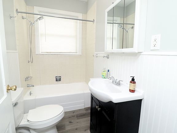 4th image of 56-58 N Nice St #1L