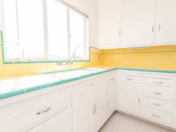 5th image of 375 Colusa Ave APT 1