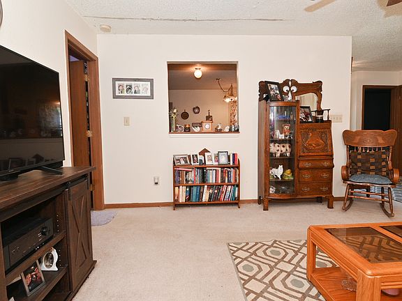 3rd image of 410 Lockerbie Ln