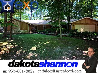 8960 Deep Forest Ln, Dayton, OH 45458