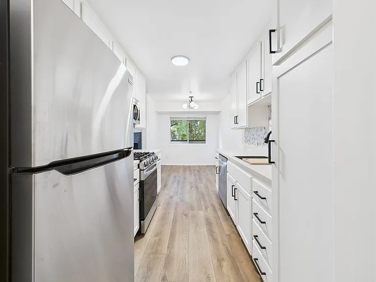Alur Apartments — Photo 23