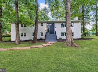 9215 Saint Marks Pl, Fairfax, VA 22031