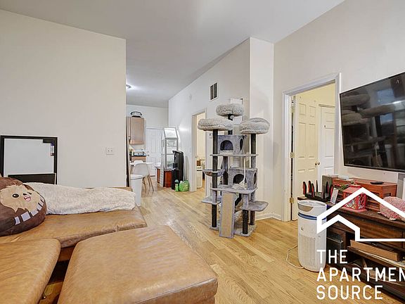5th image of 2517 N Ashland Ave #1R