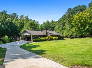 725 Holland Rd, Kennesaw, GA 30127