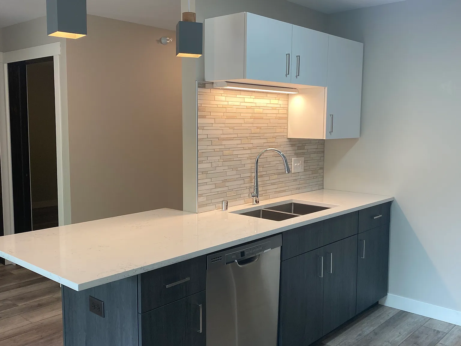 2 bed, 900 sqft, $1,400 — Photo 3