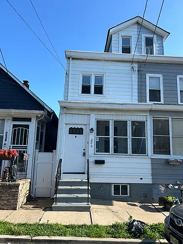 240 Henry St Photo 1
