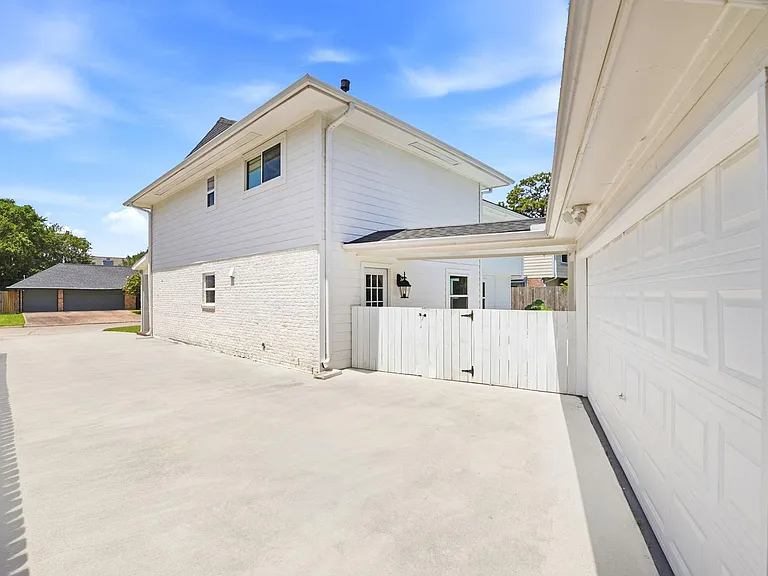 4810 Bayou Vista Dr — Photo 47