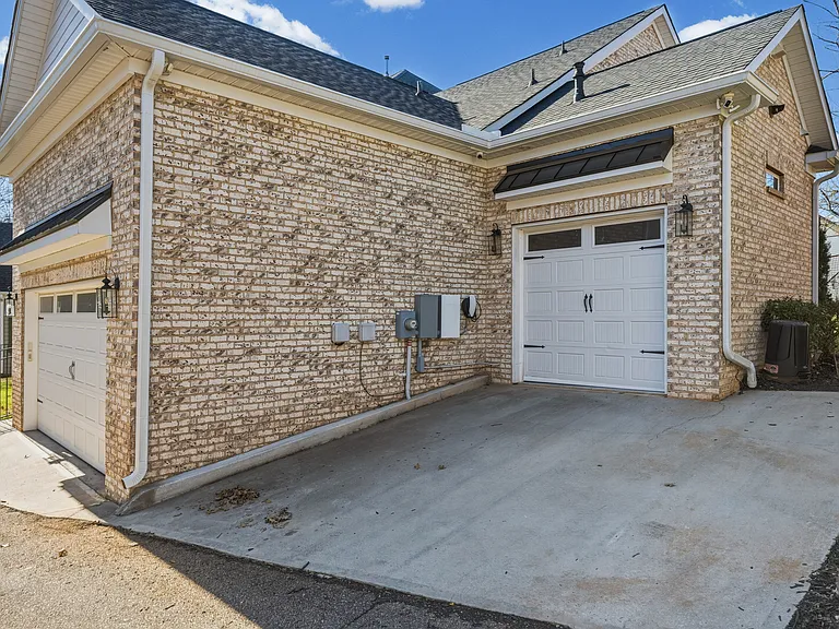 615 Berkmans Ln — Photo 6