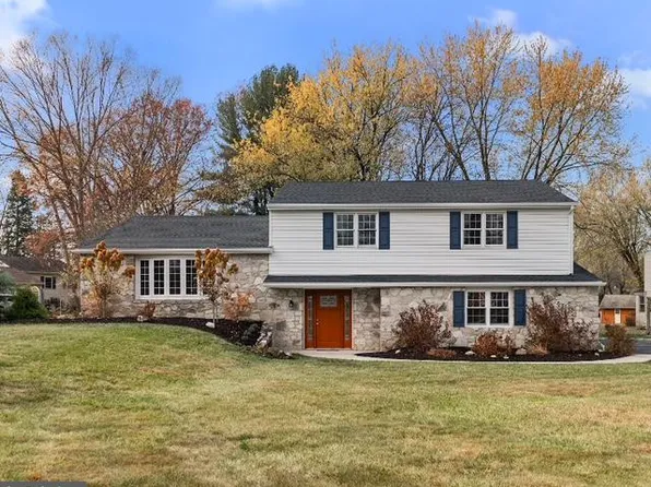 34 Dutch Dr, Holland, PA 18966