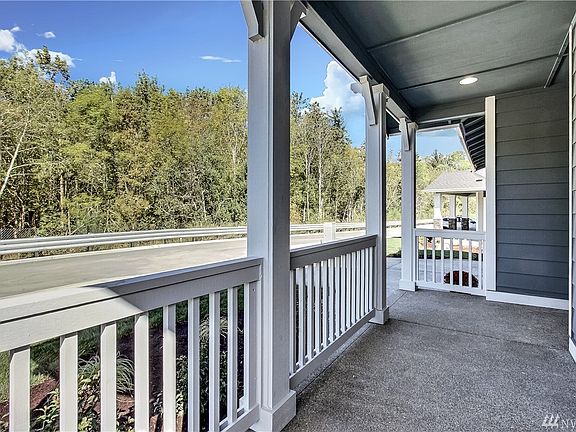 3rd image of 5726 Waldron Ln NE