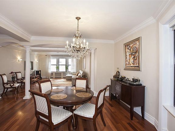 3rd image of 140 W 58th St APT 5A