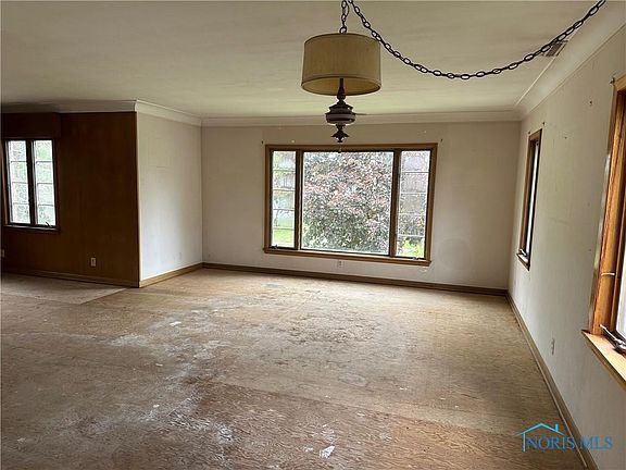 4th image of 229 N Franklin St