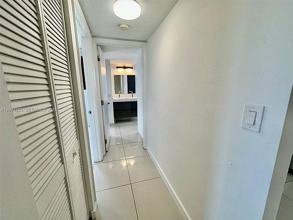 5th image of 411 SW 37th Ave APT 3D