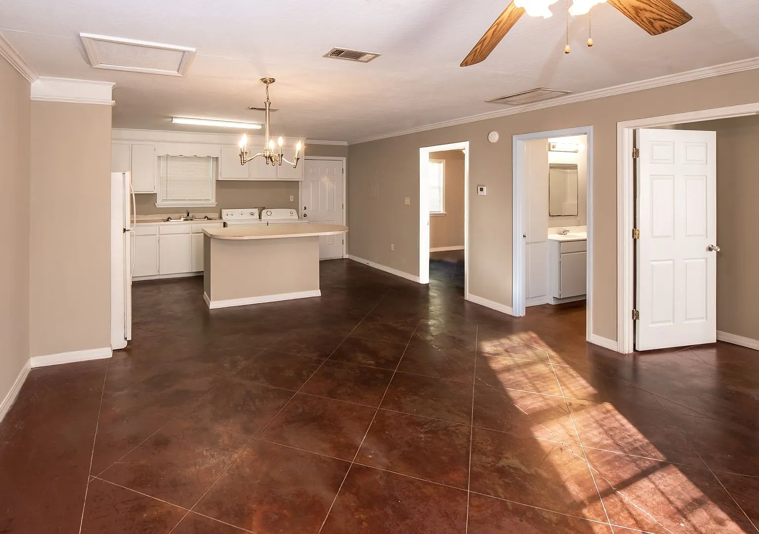 Emerald Village Apartment Homes — Photo 3
