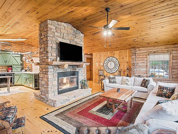 4th image of 7985 Brookside Dr