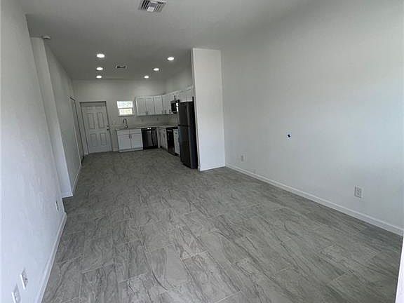 3rd image of 238 E Canal Way NE