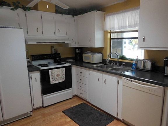 4th image of 4658 Arlington Park Dr