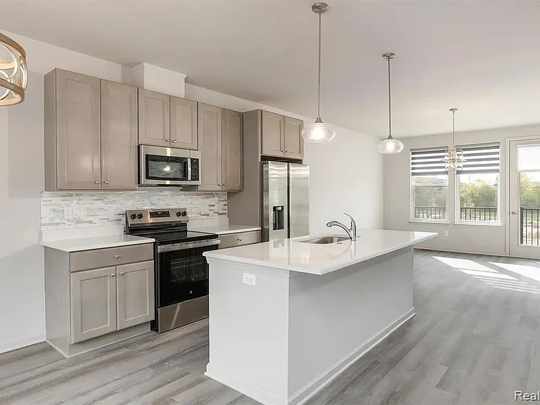 2151 Park Dr — Photo 3