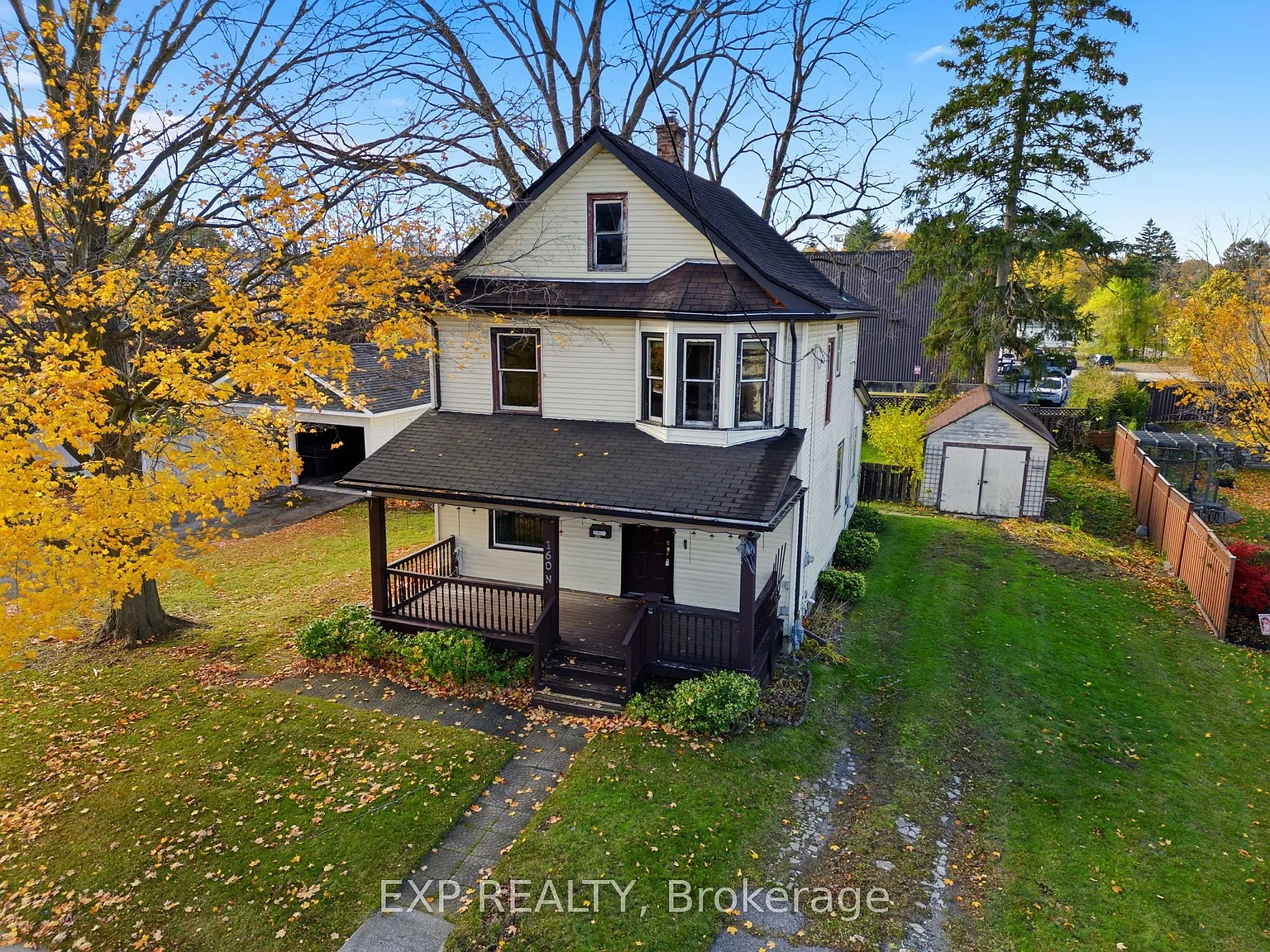 160 Head St N photo 1