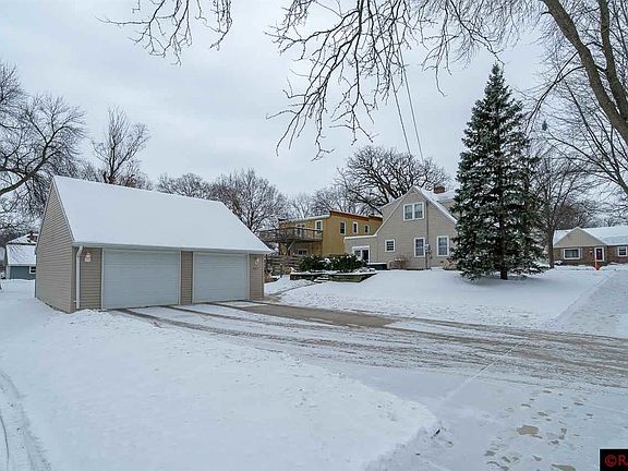 2nd image of 927 Owatonna St