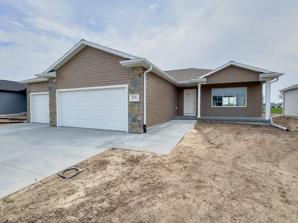 2121 E 41st St, Kearney, NE 68847