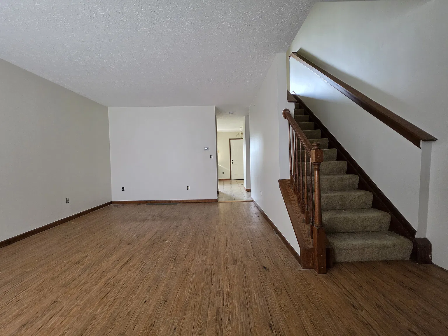 2 bed, 1.5 bath, 1025 sqft, $1,700 — Photo 3
