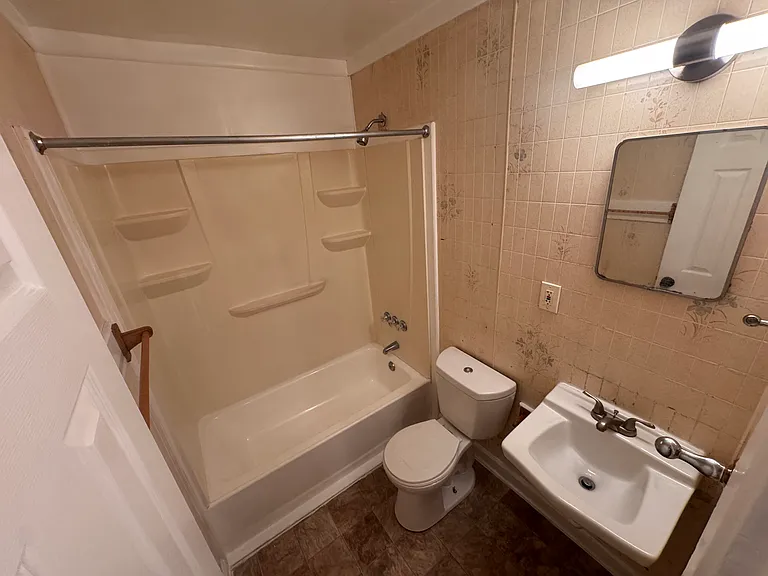 504 Ford Rd — Photo 8
