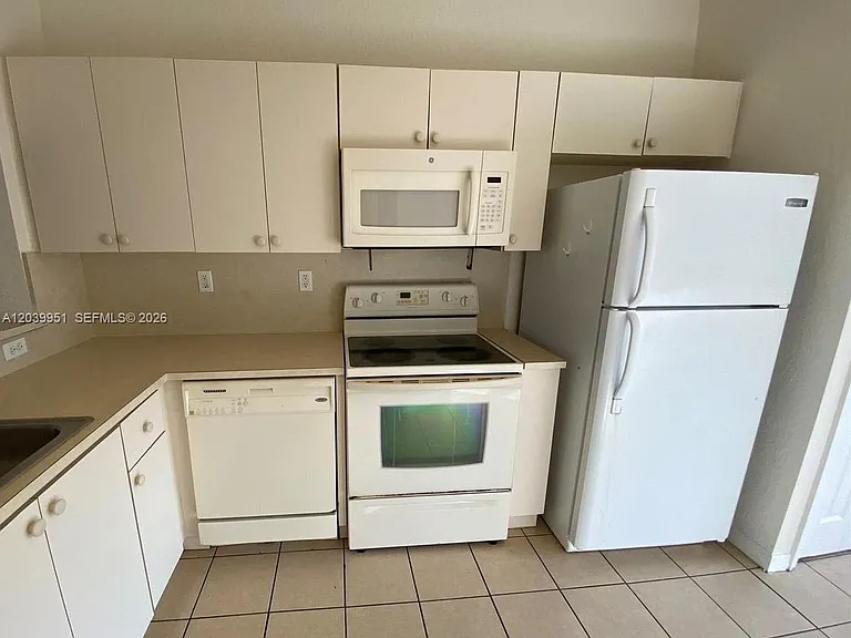 930 NE 34th Ave #202 — Photo 22