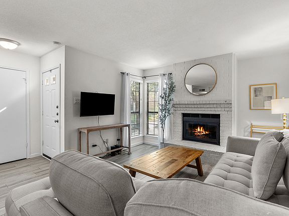 2nd image of 1811 Maplewood Trl