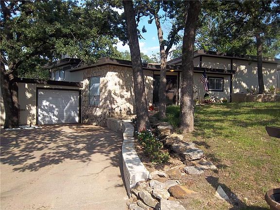 2nd image of 908 Wade Dr