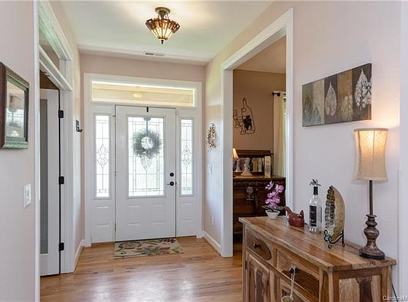 4th image of 28 Hilda Ln