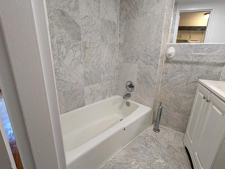 70 Barrow St #4R — Photo 7