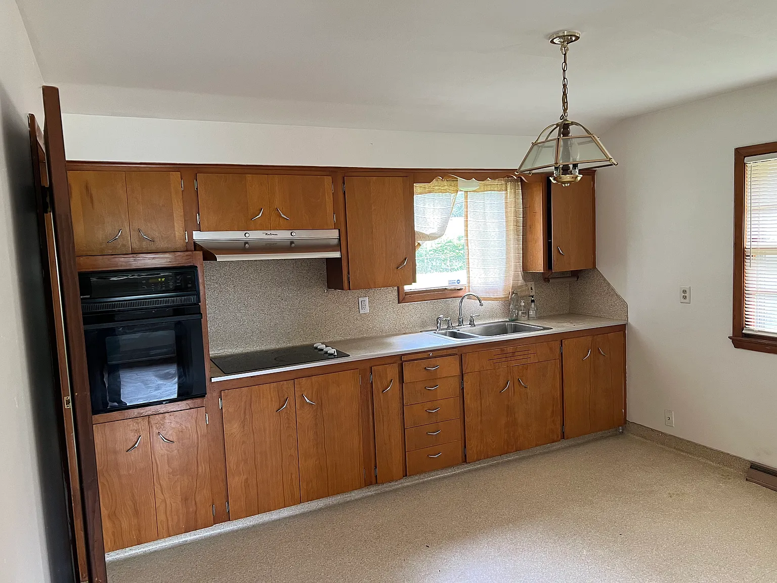 6 bed, 1900 sqft, $2,400 — Photo 4