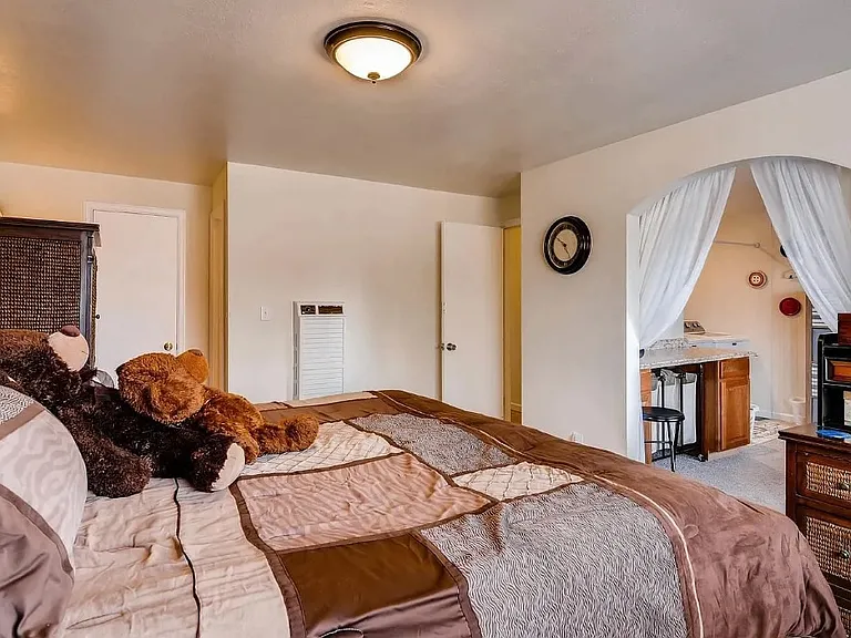 2933 S Lansing Way — Photo 9