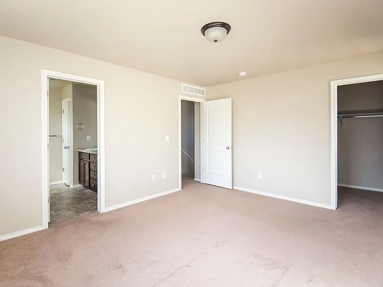 532 Walhalla Ct — Photo 18