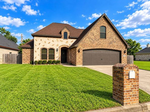 3135 Yasmine Dior St