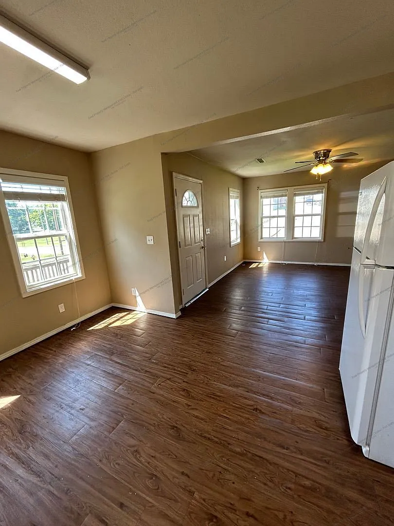 2 bed, 1.0 bath, 808 sqft, $1,000 — Photo 4