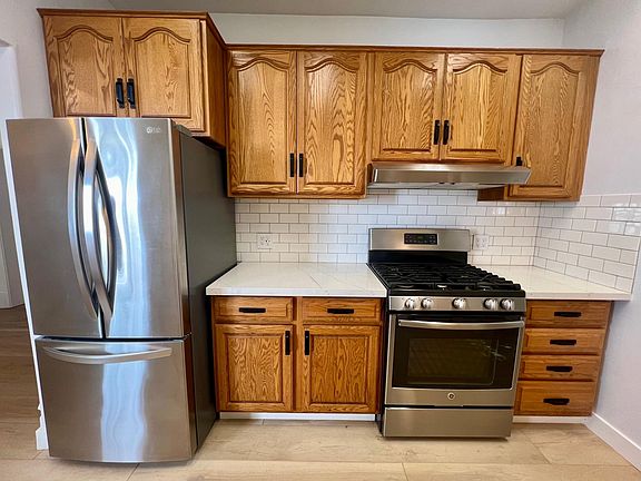 5th image of 1023 Oak St