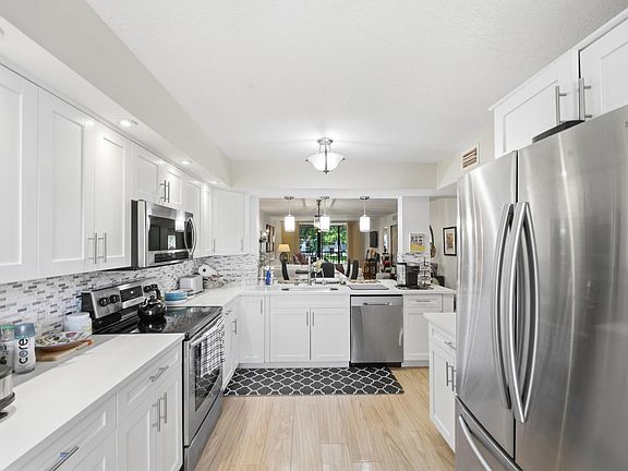 4th image of 15461 Pembridge Drive #207