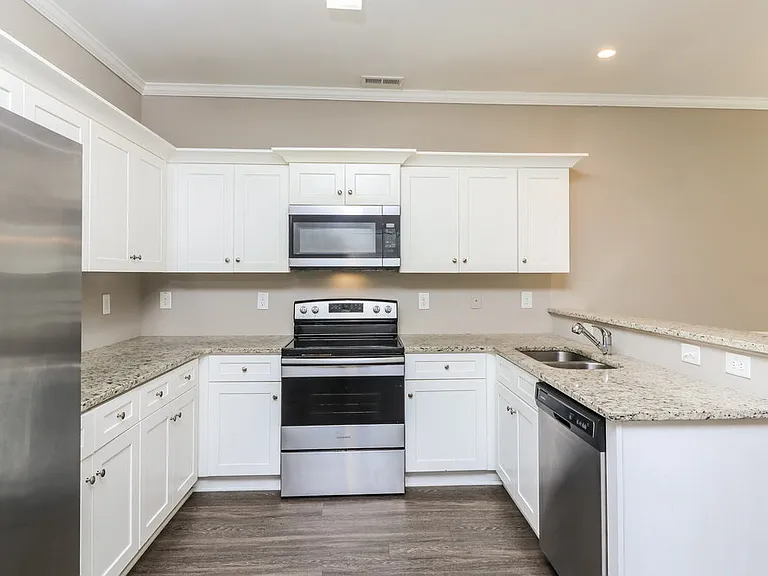 634 Fieldcrest Dr — Photo 10
