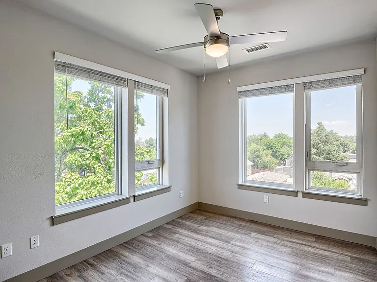 4923 King St — Photo 111