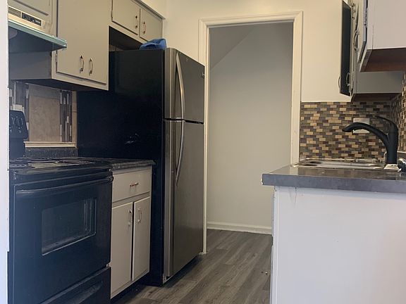 2nd image of 3012-3022 Benchwood Dr #3018
